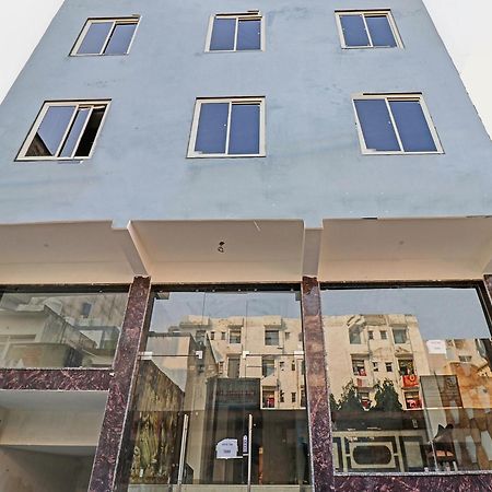 Townhouse Tark Inn Нью-Дели Экстерьер фото