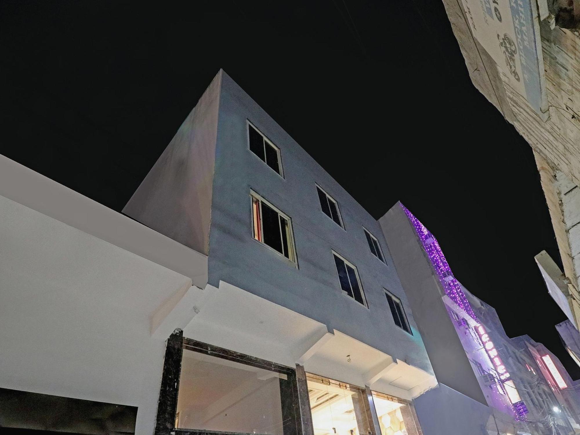 Townhouse Tark Inn Нью-Дели Экстерьер фото