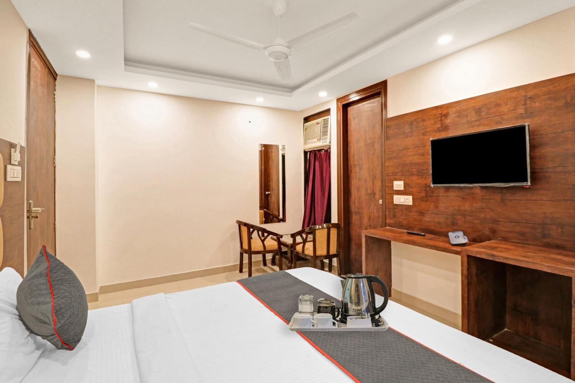 Townhouse Tark Inn Нью-Дели Экстерьер фото