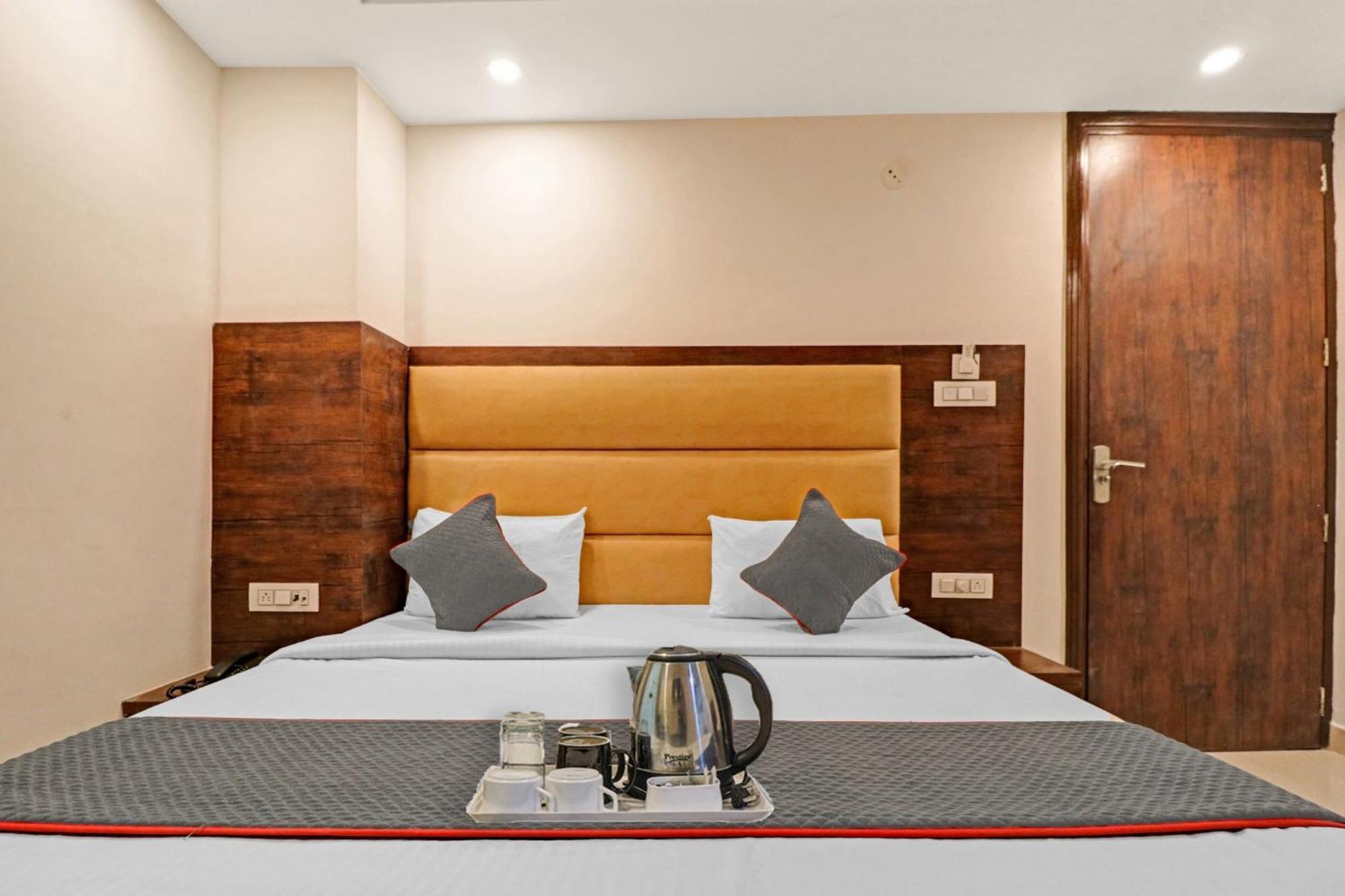 Townhouse Tark Inn Нью-Дели Экстерьер фото