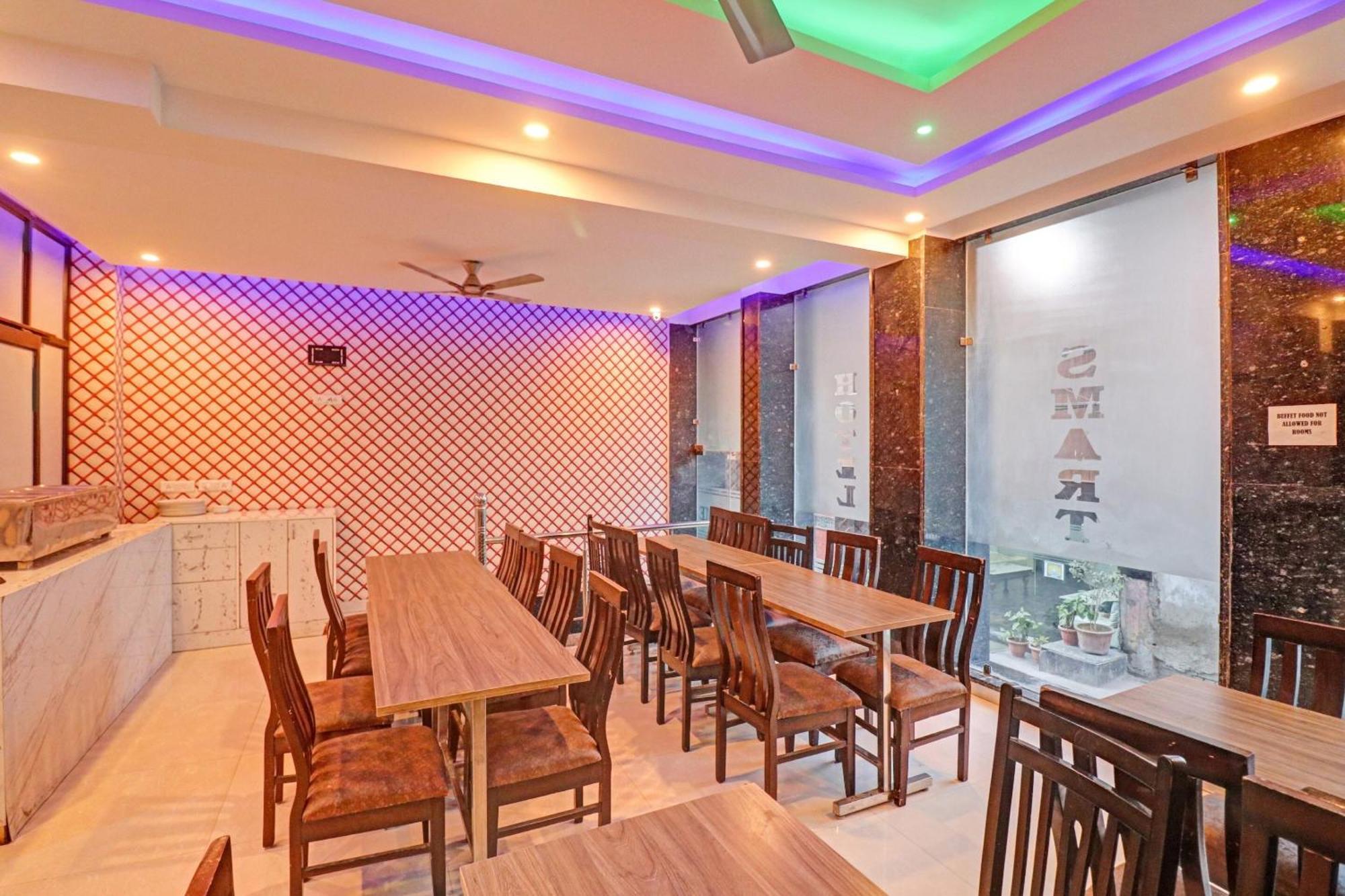 Townhouse Tark Inn Нью-Дели Экстерьер фото