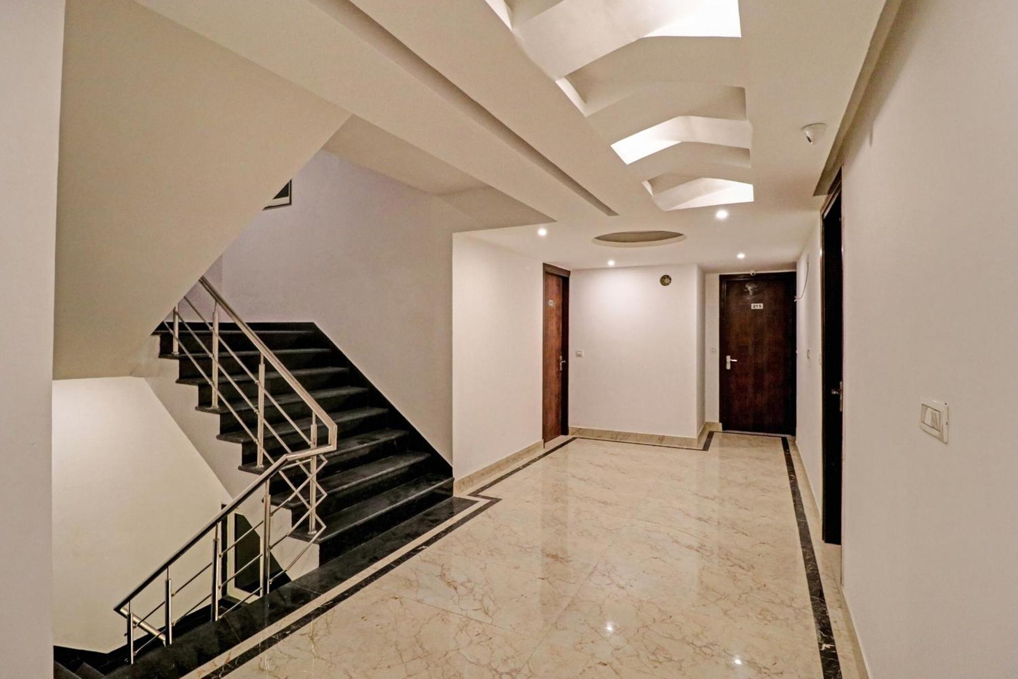 Townhouse Tark Inn Нью-Дели Экстерьер фото