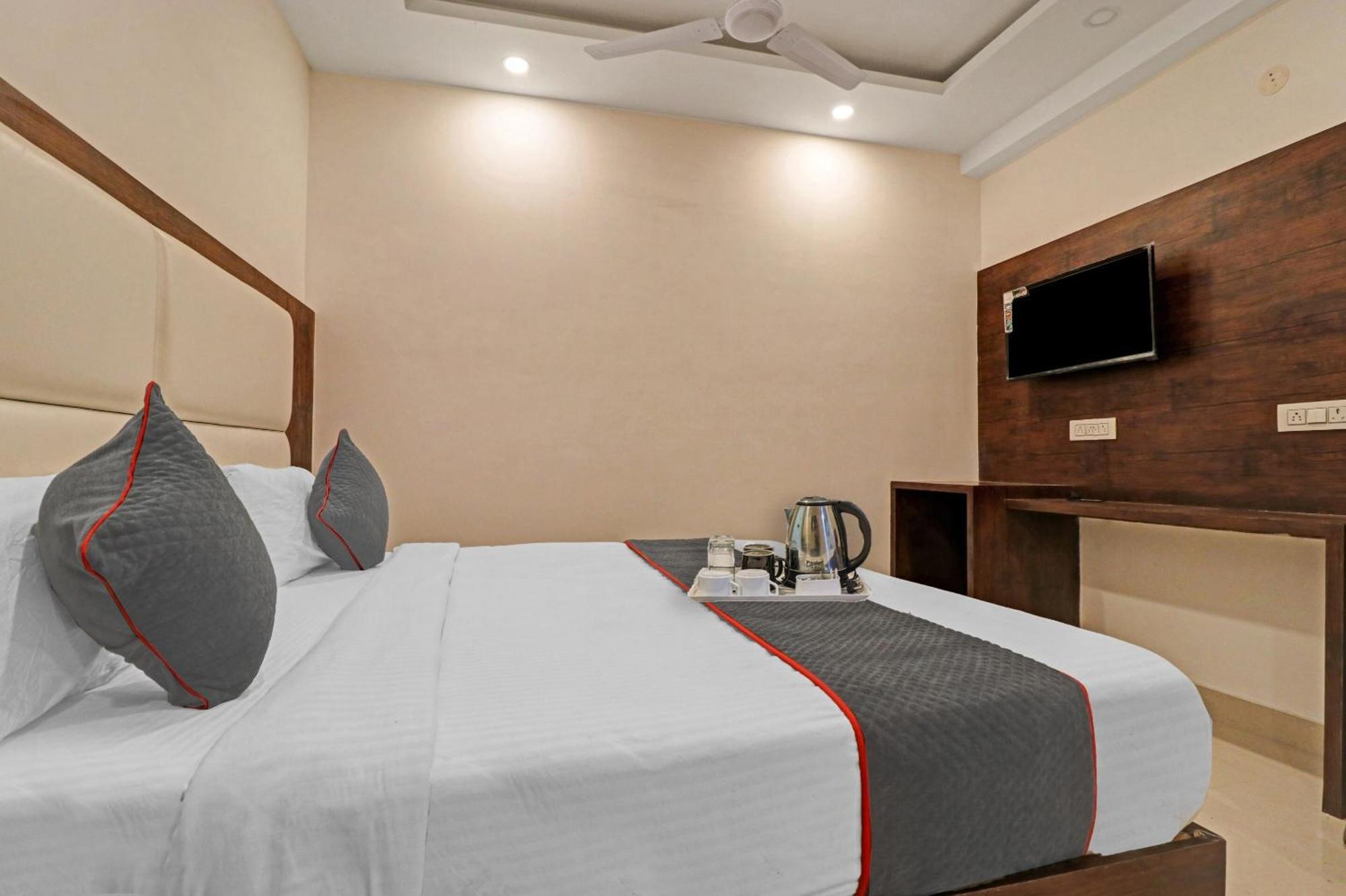Townhouse Tark Inn Нью-Дели Экстерьер фото